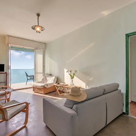 Attico Giancardi - Beachfront Sea-view Terrace Apartment