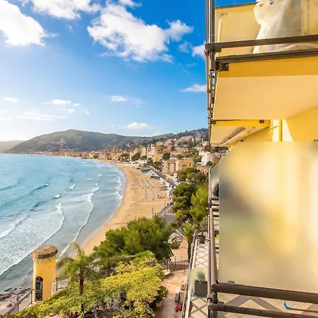 Attico Giancardi - Beachfront Sea-view Terrace Apartment Alassio